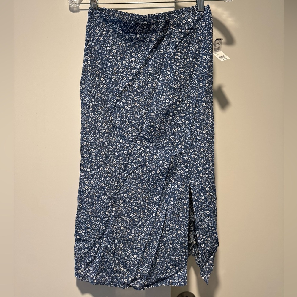 Mid length, floral skirt. Skirt is from Tilly’s.